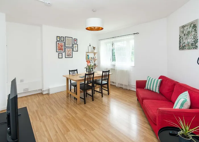 Stylish 2Bd Flat With Balcony Near Stepney Green