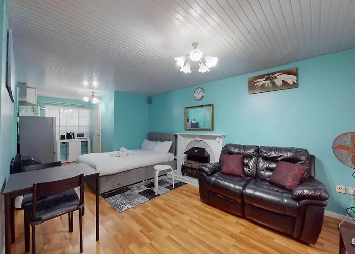 Cozy Studio Near London City Airport, Excel & Dlr