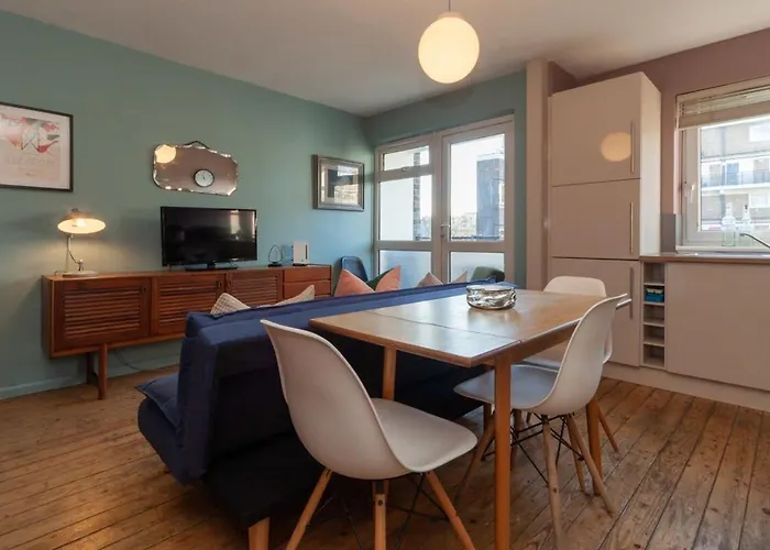 Central London Stylish 4 Bedroom Apartment