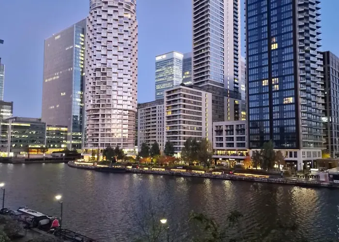Aarons Riverview Luxury Apartment