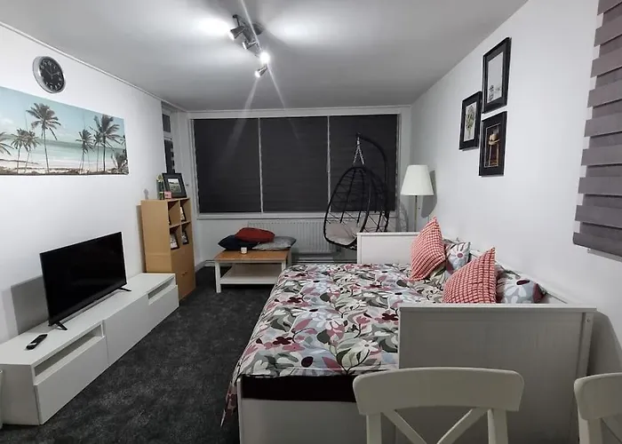 1 Bed Flat With Free Parking In E13