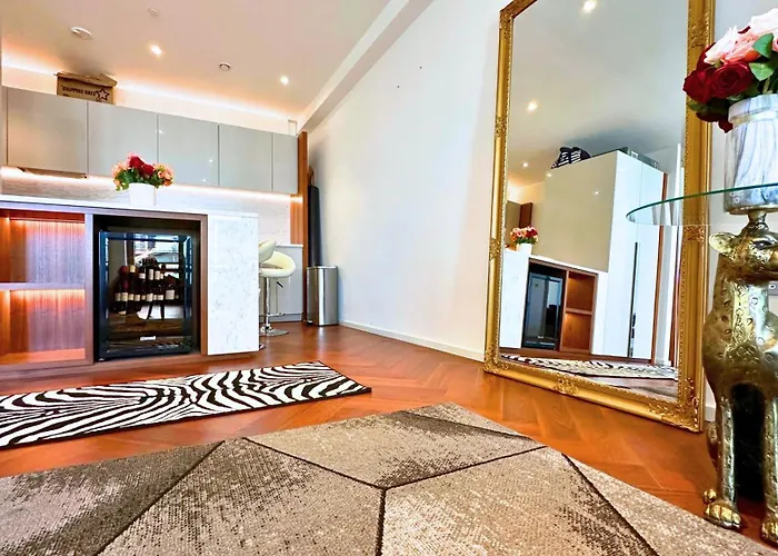 Lavish Penthouse River View Fast Wifi - Luxurylondonstays