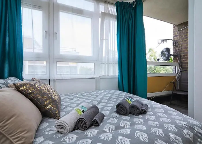 London Large Balcony Room