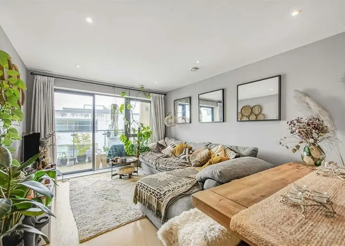 Stylish 2-Bed - Check Profile