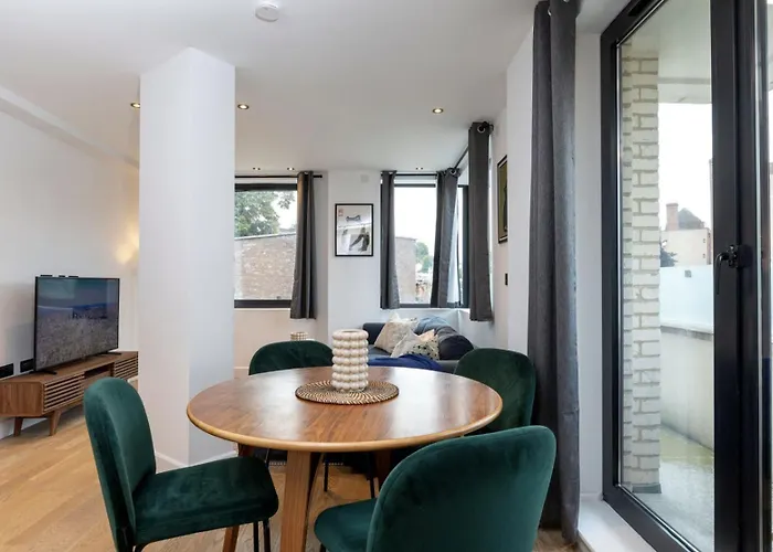 Modern Flat With Private Balcony Lift Access