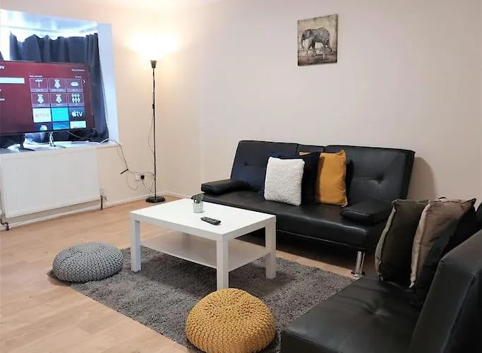 3 Bedroom House In Beckton London