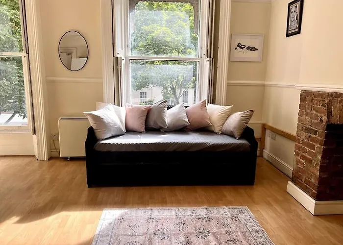 Spacious 2Br Flat Near Hyde Park
