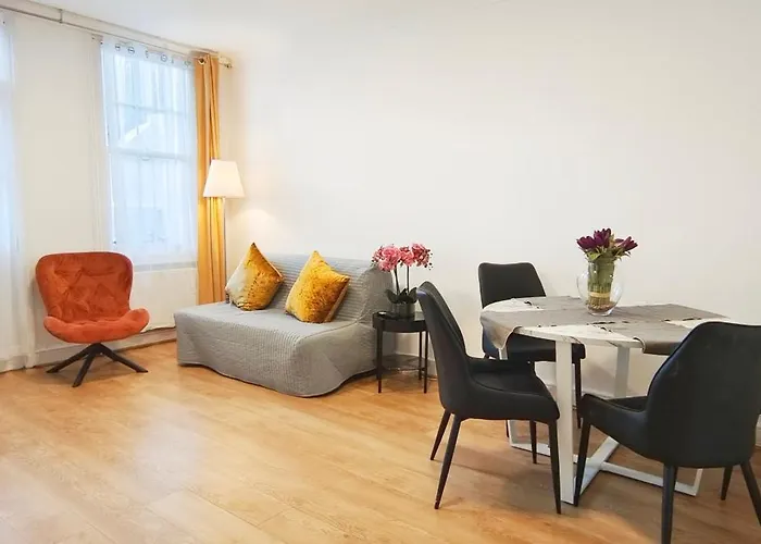 Blossom Apartment With Garden