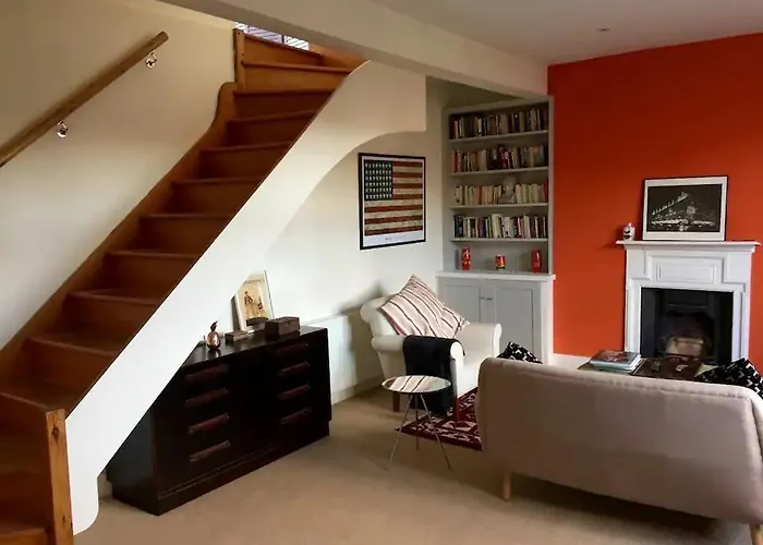 Stylish Top Floor 1 Bed Flat In West Hampstead