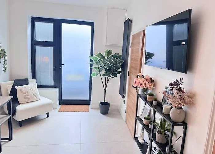 Chic Apartment E10