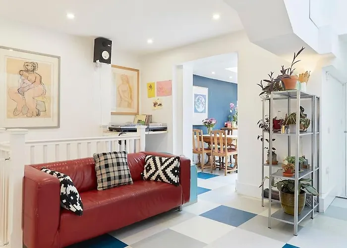 Stylish Family Home In Artsy Se London