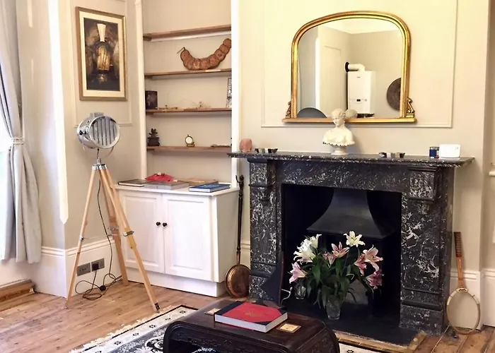 Beautiful One Bedroom Flat With Private Balcony