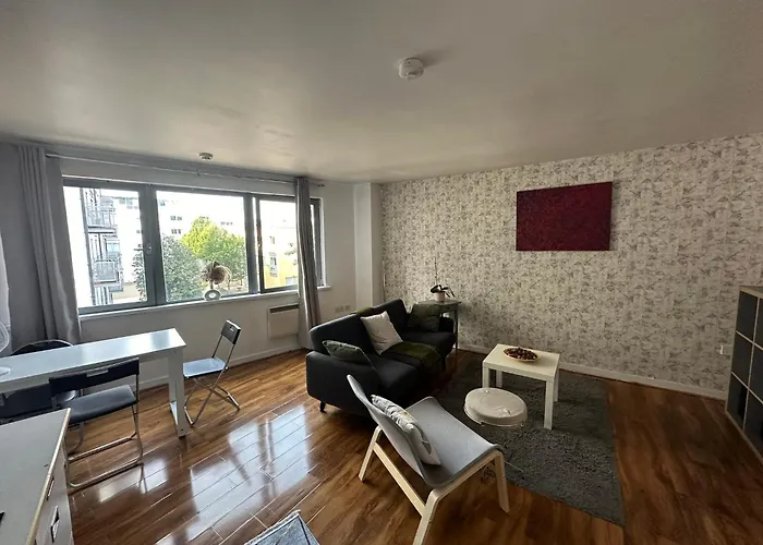 !! Londons Gem Condos ! With Concierge Free Parking ! Gym N Heated Pool ! Restaurants ! Shops ! Great Value ! Weekend Deals Inclusive !!