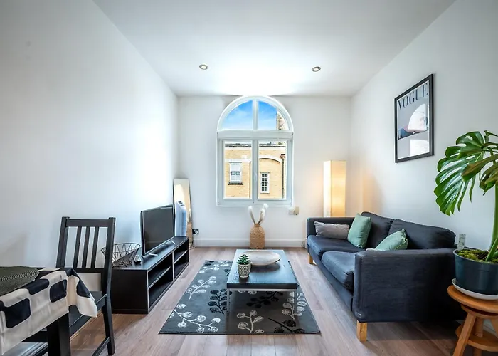 One-Bed Flat, Kensington, Bank Payment To The Host Within 24H From The Reservation