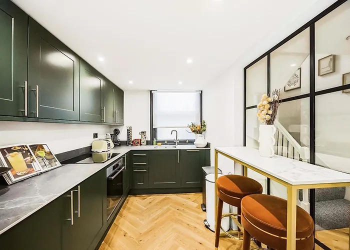 Stylish 2-Bed Townhouse In Mayfair