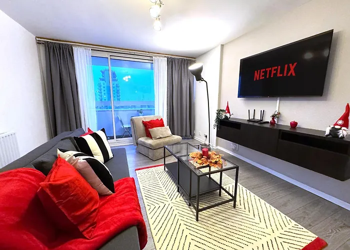Skyline Apartment, London, Canary Wharf, River Side View And Street Parking Permit