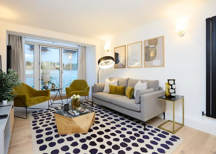 The Melbray Gem - 2Bdr Apartment With Courtyard