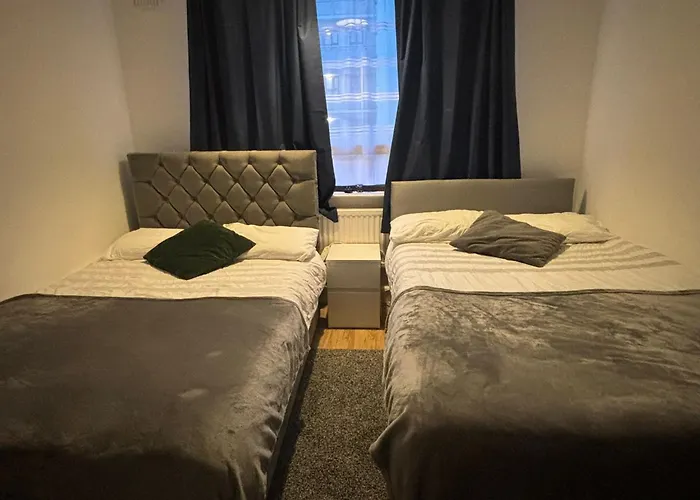 Fleetway Private Quadraple Room In Central London