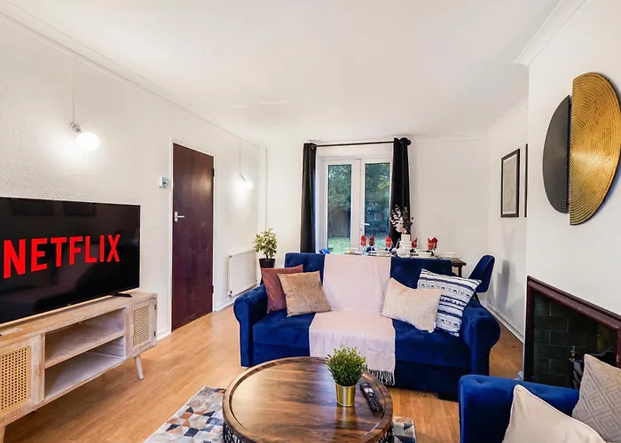 Boutique Shepherds Bush Abode-Garden-Sleeps 12