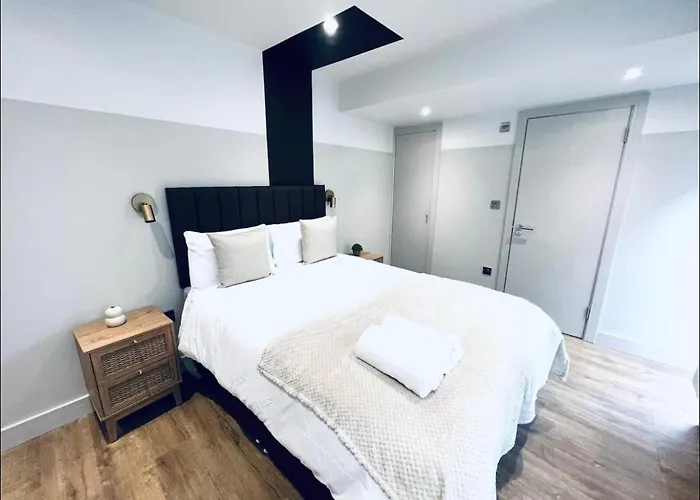 London South Charming Ensuite Look Like Hotel Designer Room