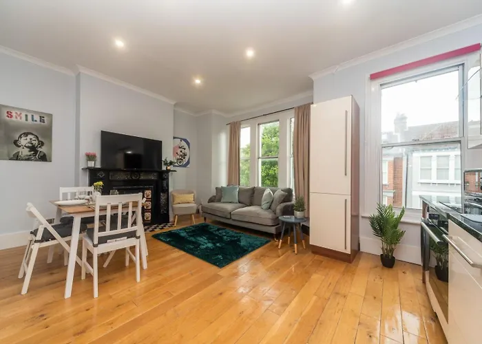 Clapham Art Apartment