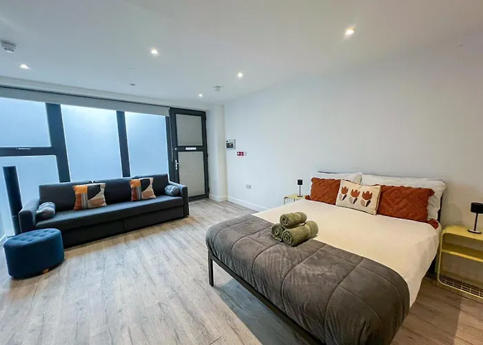 Sleek Studio Flat Near Highbury & Islington Station