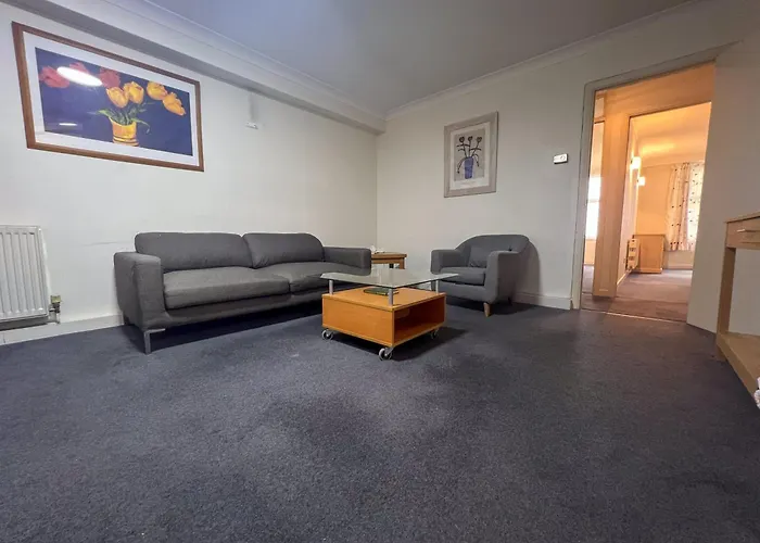 Exquisite 2-Bedroom Luxury Apartment In Prestigious Mayfair H3