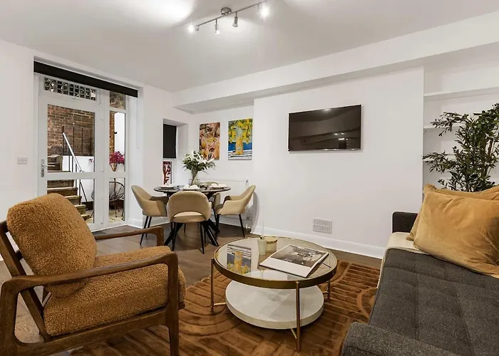 The Urban Hideaway Near Portobello Road