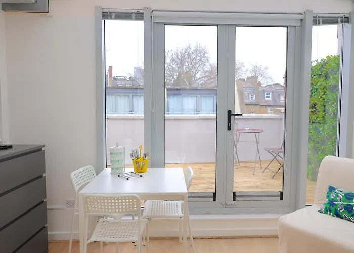 Angel - Top Floor Double Studio