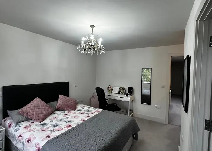 Luxurious Central London N-Suite With Garden Views