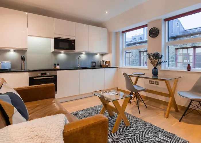 Barbican Serviced Apartments By Lovelystay