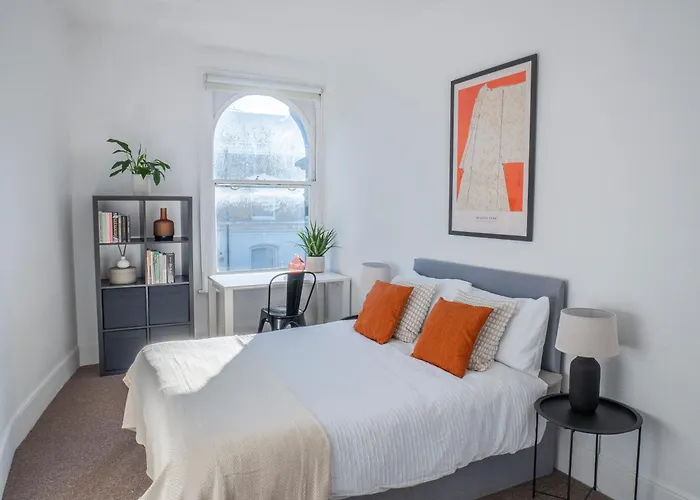 London Bright Spacious Apartments Central Location!