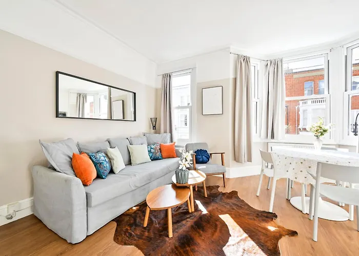Newly Renovated 2-3 Bed Flat In Fulham By The Thames