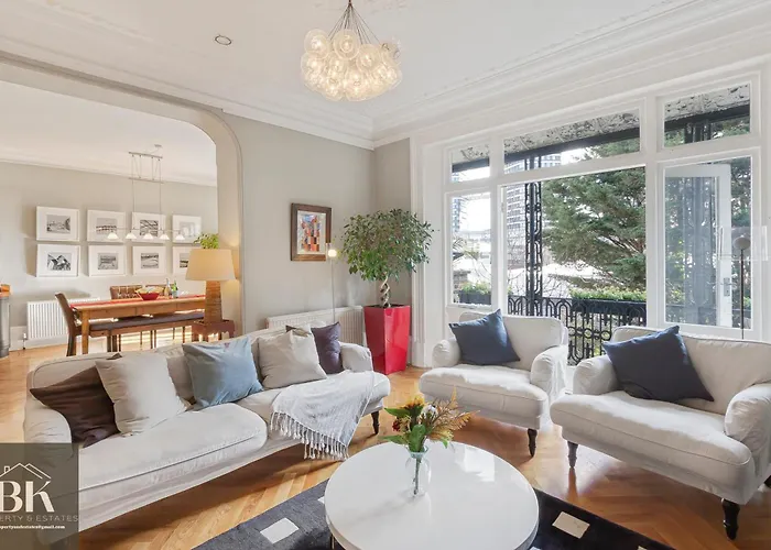 New Luxury 2 Bed 2 Bath Flat E14