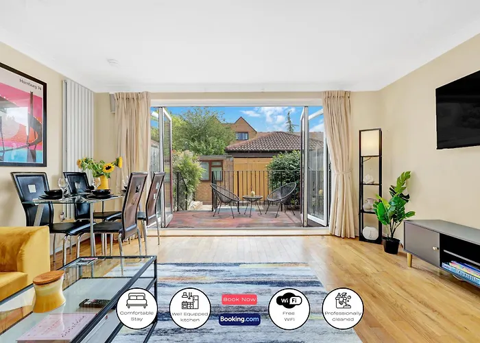 Charming 3 Bedroom House Short Term Rental & Flexible Renting Canary Wharf With Free Wifi & Garden