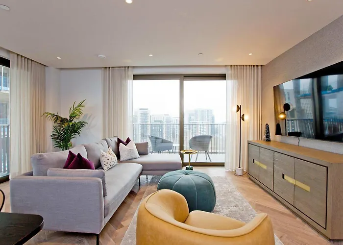 Luxury Living With City Views With Pool And Gym Ac