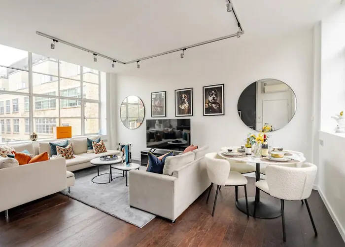 Luxury 3 Bed Central Soho Apartment