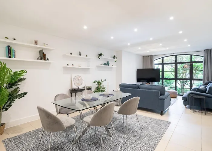 Superb 3 Bedroom Covent Garden House With 3 Ensuite Bathrooms