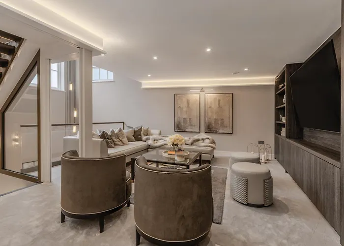 Luxurious 4-Bed Knightsbridge Home Near Harrods