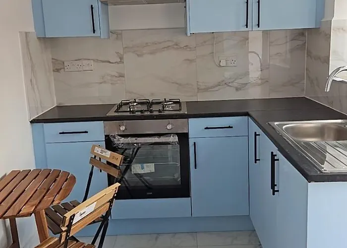 A Big House 5 Rooms Near Central London