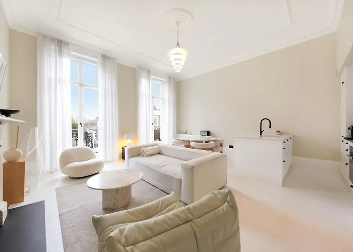 Beautiful Westbourne 2Bdr Haven