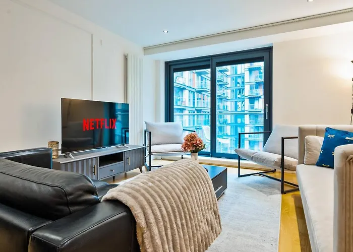 Canary Wharf Balcony & Waterfront 2-Bed, 2-Bath