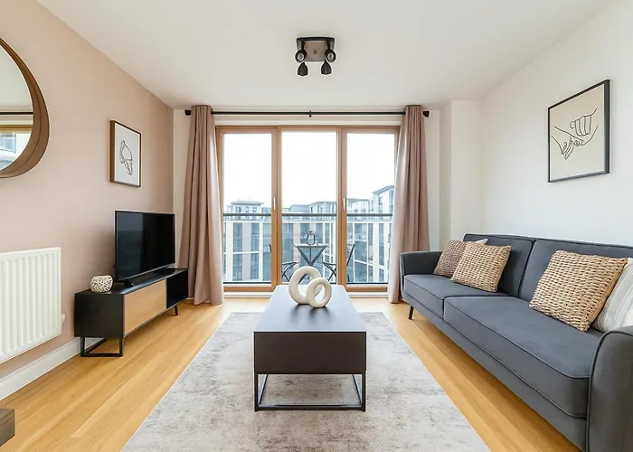 2 Bed Flat Near Stratford Station