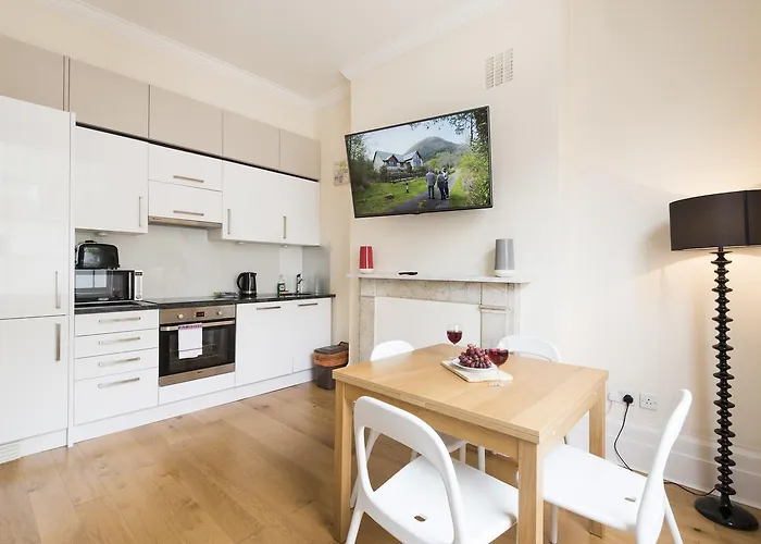 Russell Square Apartments