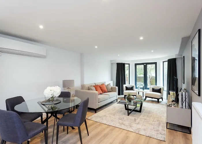 The Carlyle - Stunning Serviced Apartments