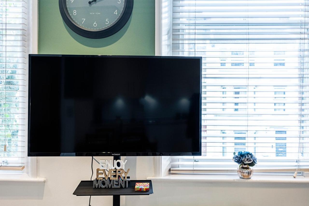 Majestic Modern Flat In The Heart Of Leilighet London
