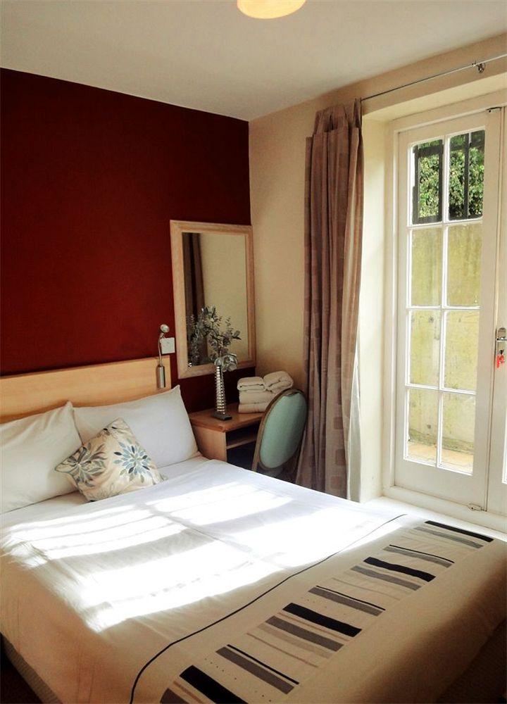 Dylan Earls Court * London