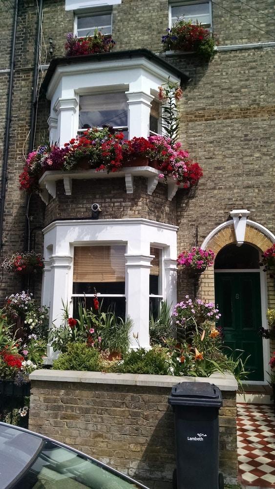 69thegrove Bed & Breakfast 3*