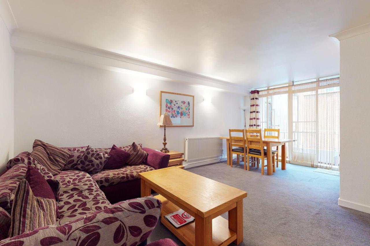 Hertford Court 3* London