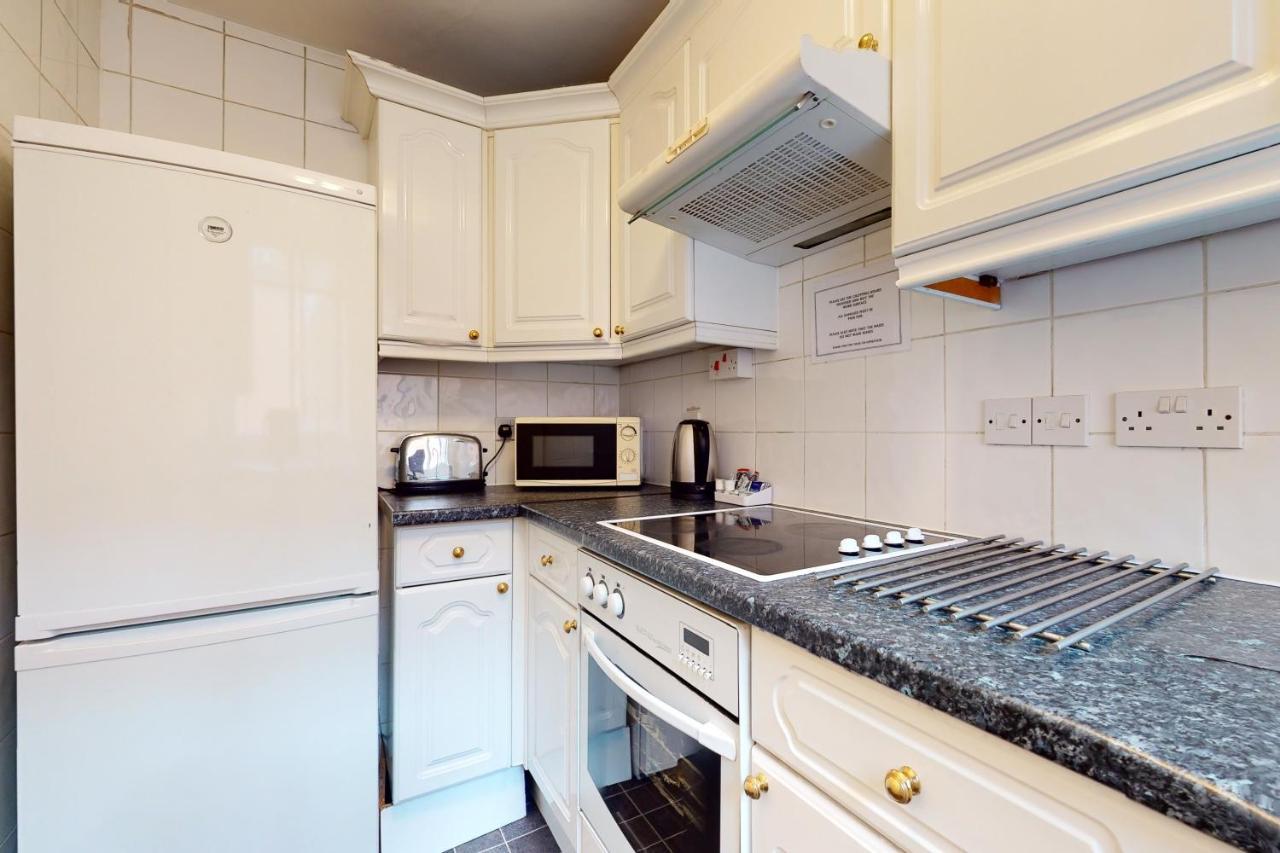 Hertford Court 3* London